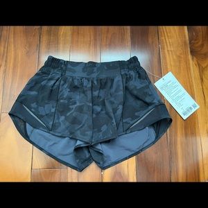 LULULEMON HOTTY HOT 2.5” CAMO